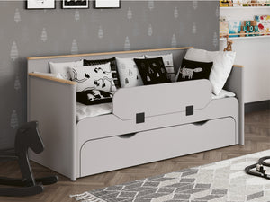 Lagom bebek odası takımı sade tasarımı ve korkuluklu bebek yatağı ile güvenli uyku alanı sunuyor